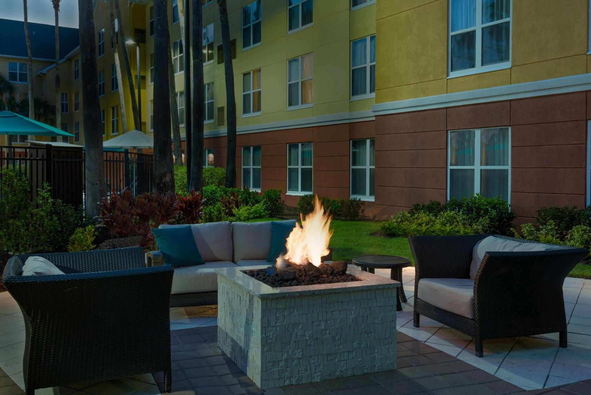 Homewood Suites By Hilton Orlando-Ucf Area Alafaya Exterior photo