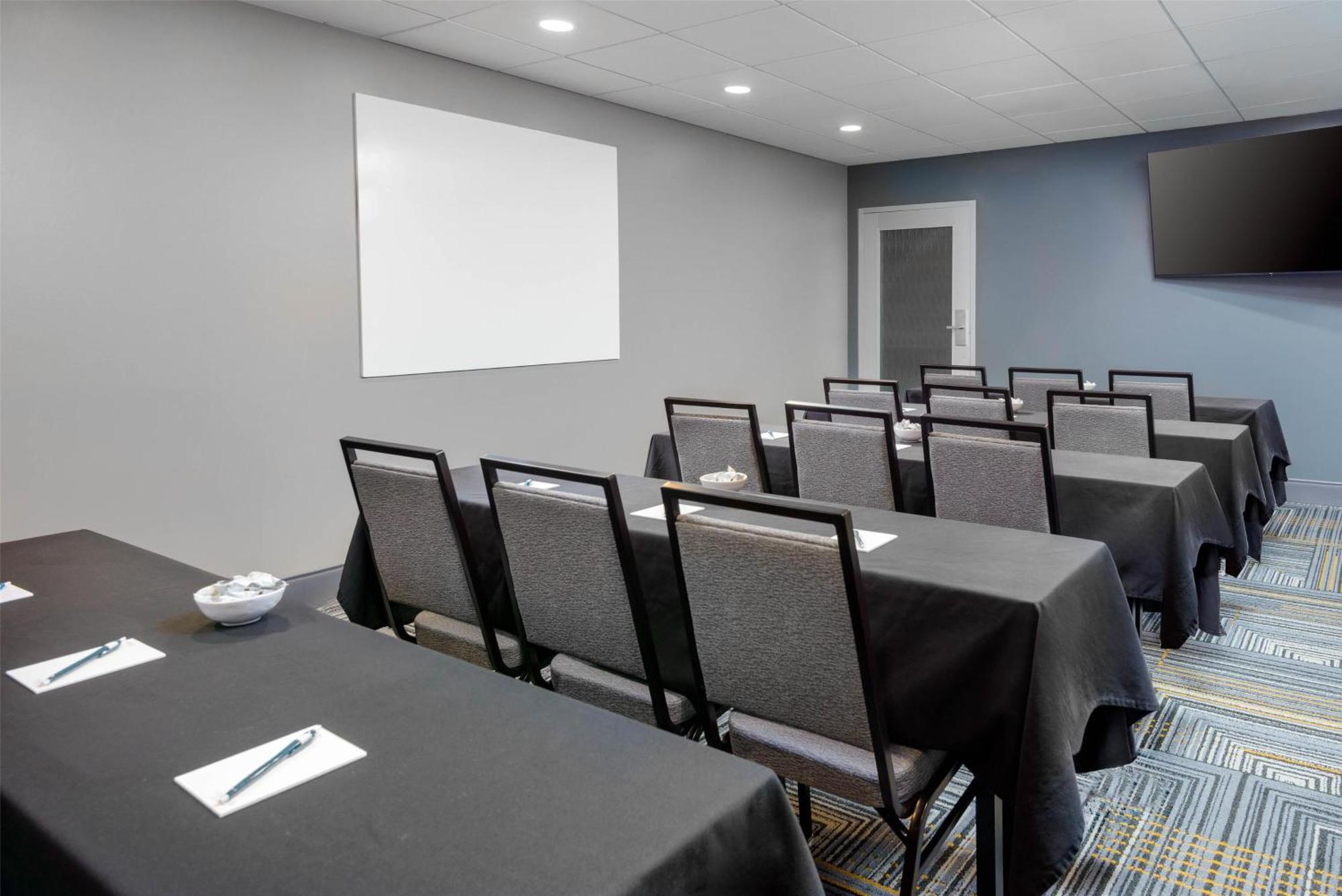 Homewood Suites By Hilton Orlando-Ucf Area Alafaya Exterior photo